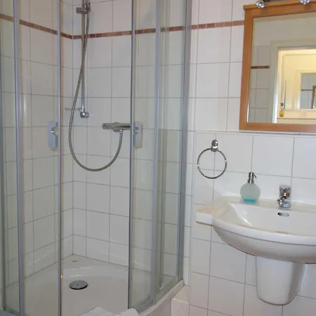 Cecilie - 500 M Bis Zum *